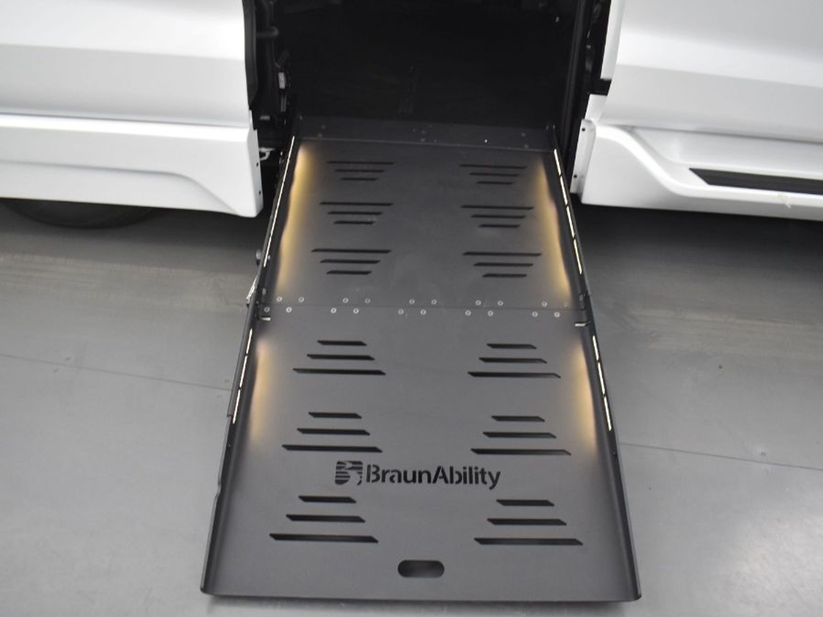 White Toyota Sienna image number 10