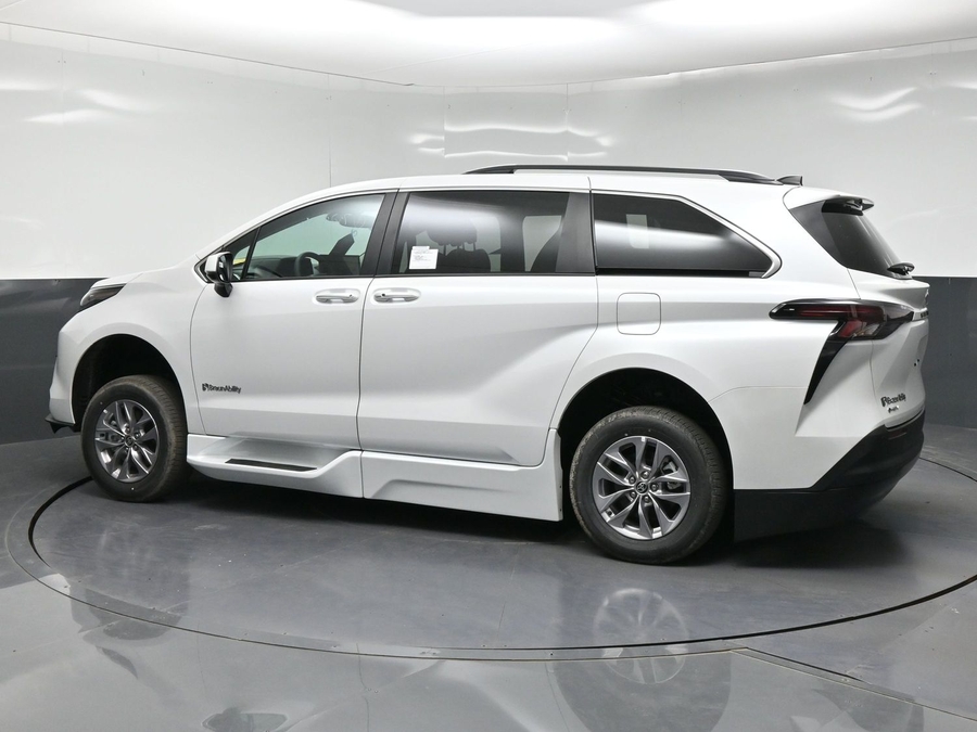 New 2026 Toyota Sienna Hybrid XLE Add - BraunAbility Side Entry In Floor Automatic Ramp