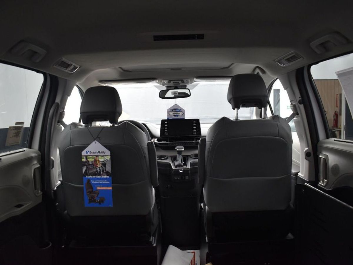 2023 TOYOTA SIENNA - Image 15