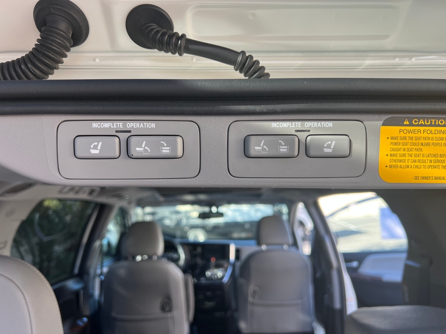 Used 2015 Toyota Sienna Limited - BraunAbility Side Entry Entry In Floor Automatic Ramp