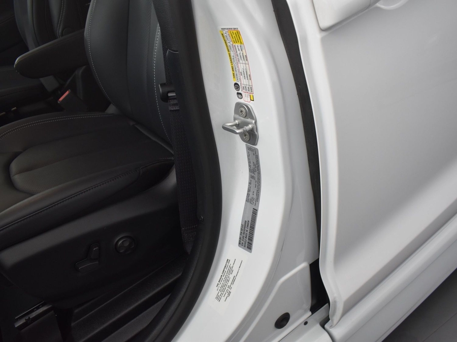 New 2025 Chrysler Pacifica Select Safety - BraunAbility Side Entry Entry Fold Out Automatic Ramp