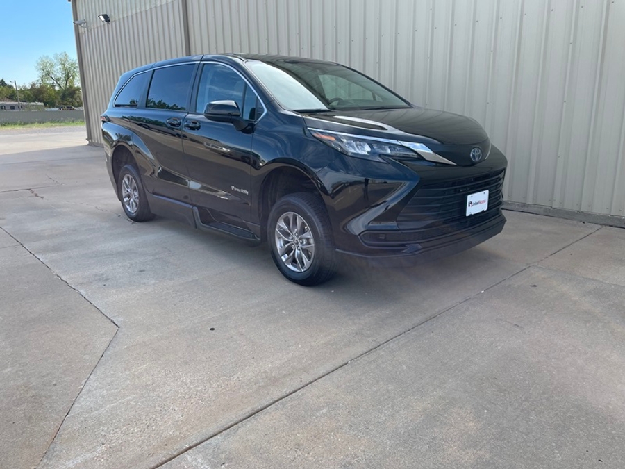 Used 2024 Toyota Sienna Hybrid LE Base - BraunAbility Side Entry Fold Out Automatic Ramp