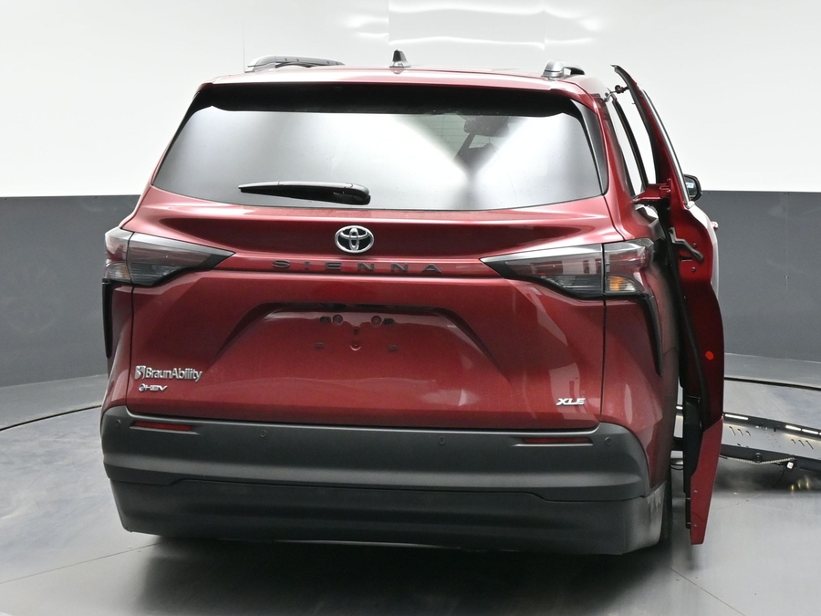 New 2026 Toyota Sienna Hybrid XLE Add - BraunAbility Side Entry Fold Out Automatic Ramp