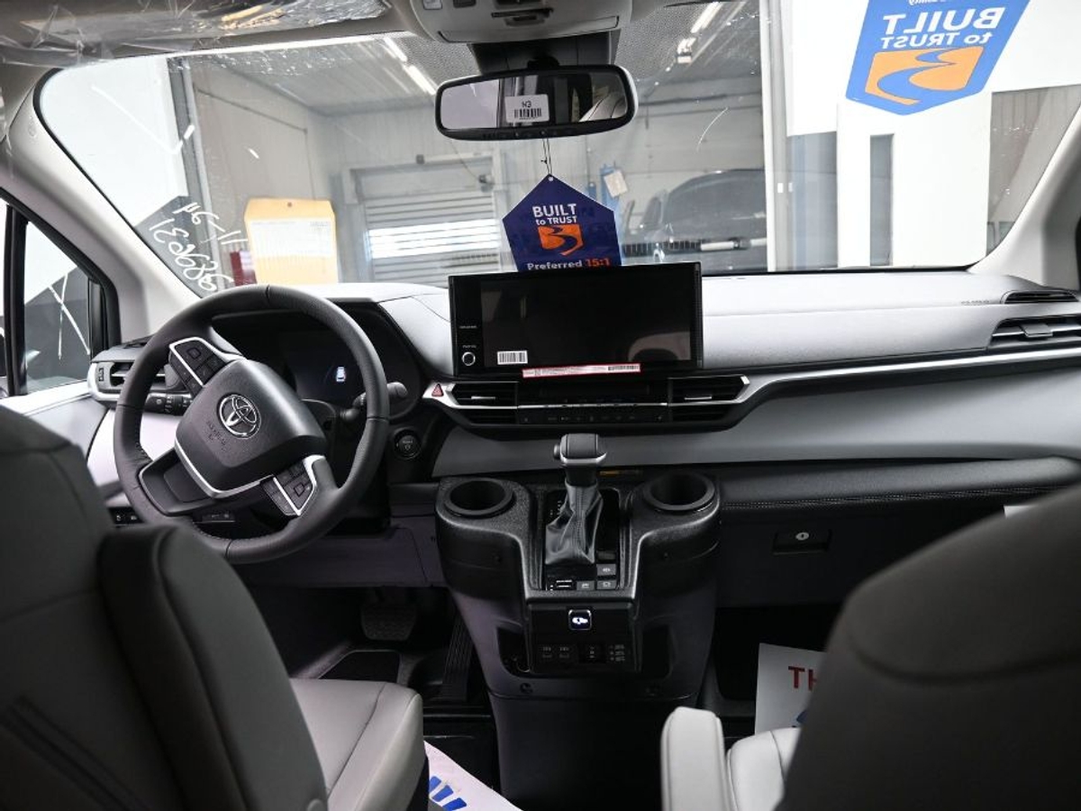 2025 TOYOTA SIENNA - Image 21