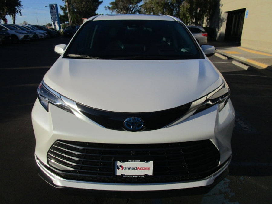 Used 2024 Toyota Sienna Hybrid Platinum - BraunAbility Side Entry Entry Fold Out Automatic Ramp