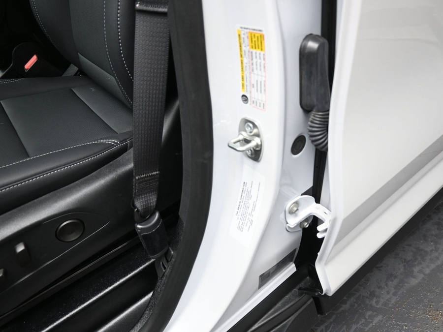 New 2025 Chevrolet Traverse 1LT Midnight - BraunAbility Side Entry Entry In Floor Automatic Ramp