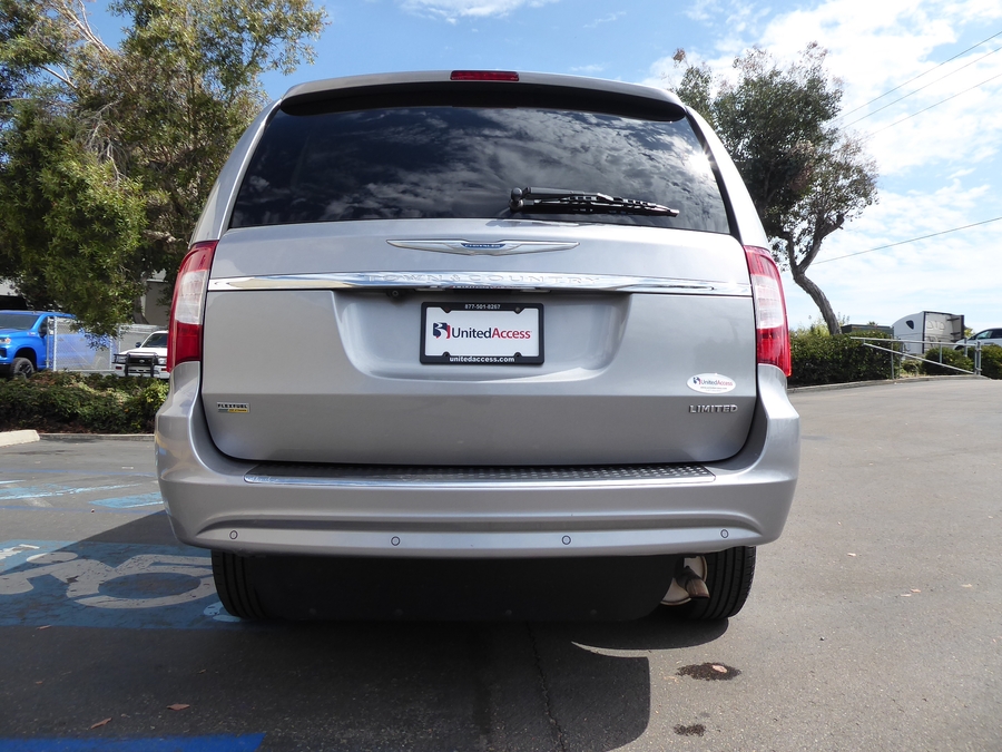 Used 2016 Chrysler Town and Country Limited Platinum - VMI Side Entry In Floor Automatic Ramp
