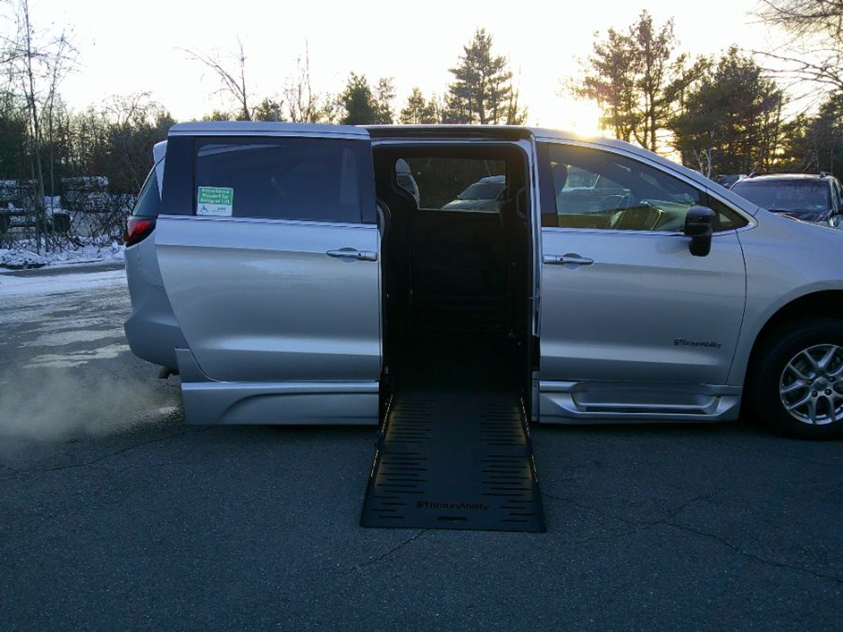 2024 CHRYSLER PACIFICA - Image 11