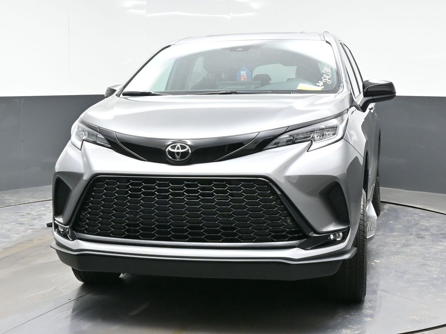 New 2026 Toyota Sienna Hybrid XSE Sport - BraunAbility Side Entry Entry Fold Out Automatic Ramp