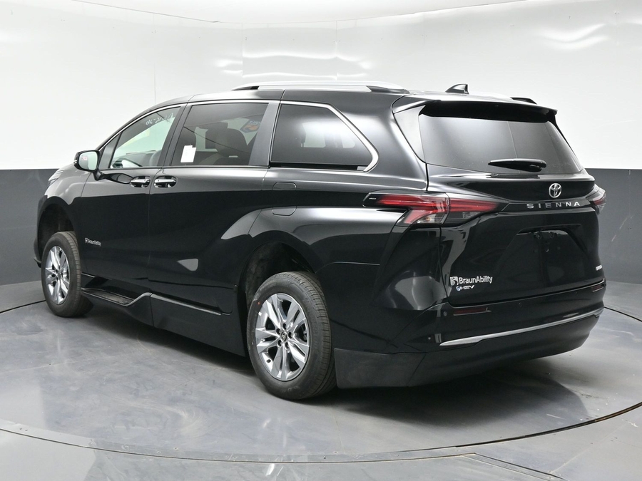 New 2026 Toyota Sienna Hybrid Limited - BraunAbility Side Entry Fold Out Automatic Ramp