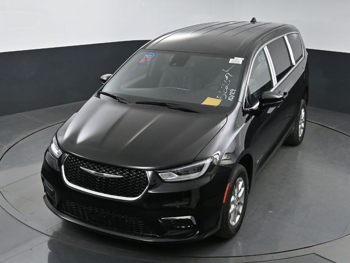 Black Chrysler Pacifica image number 22