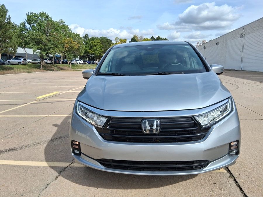 Silver Honda Odyssey image number 1