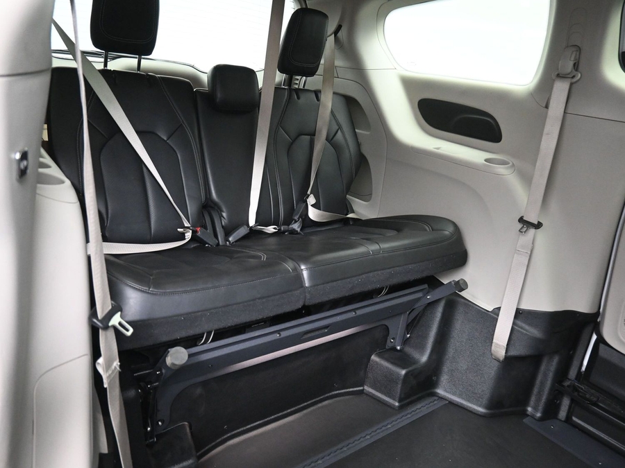 White Chrysler Pacifica image number 9