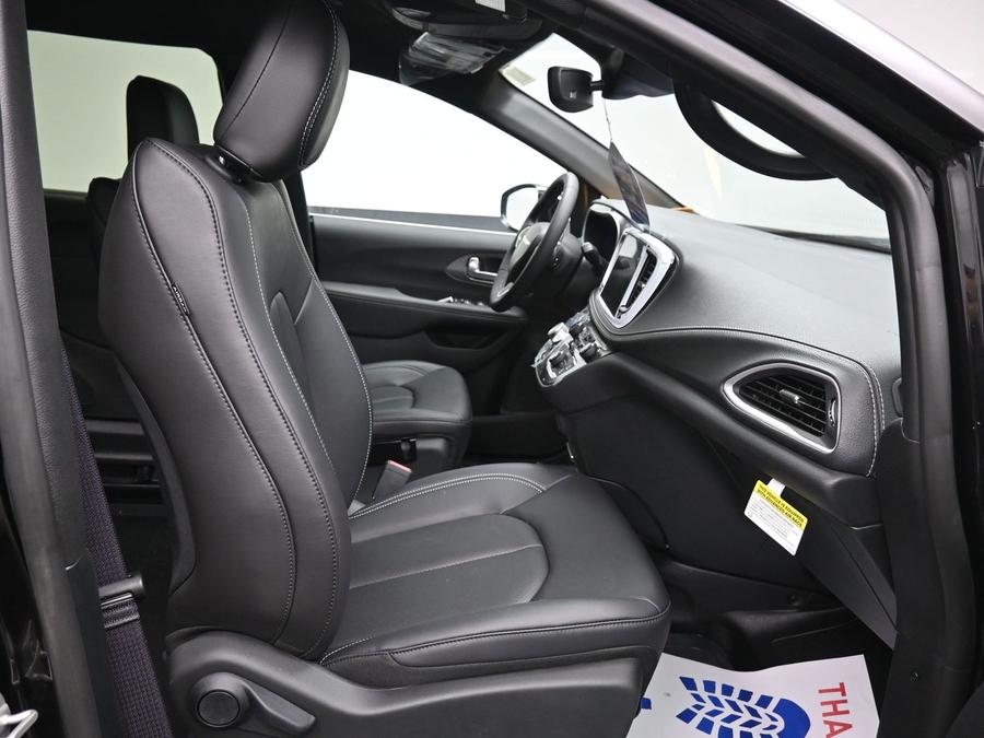 Black Chrysler Pacifica image number 6