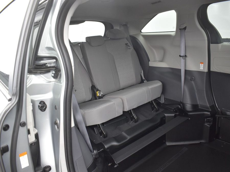 New 2025 Toyota Sienna Hybrid LE - BraunAbility Side Entry Entry Fold Out Automatic Ramp