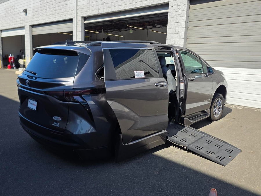 Used 2024 Toyota Sienna Hybrid XLE Base - BraunAbility Side Entry Fold Out Automatic Ramp