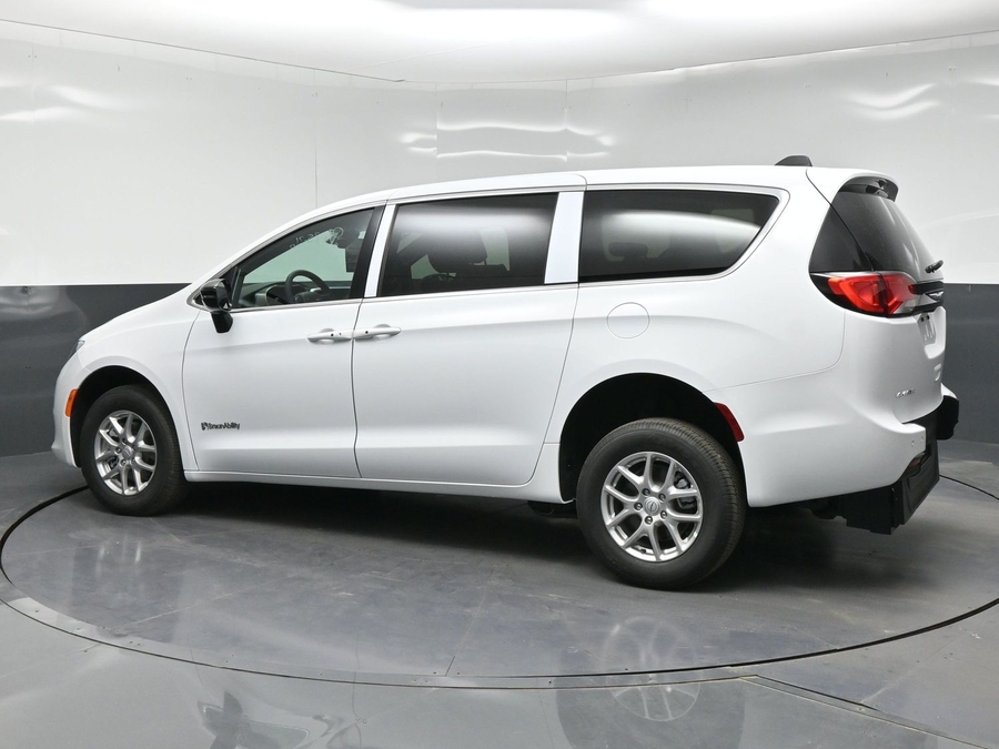 New 2026 Chrysler Voyager LX - BraunAbility Rear Entry Fold Out Manual Ramp