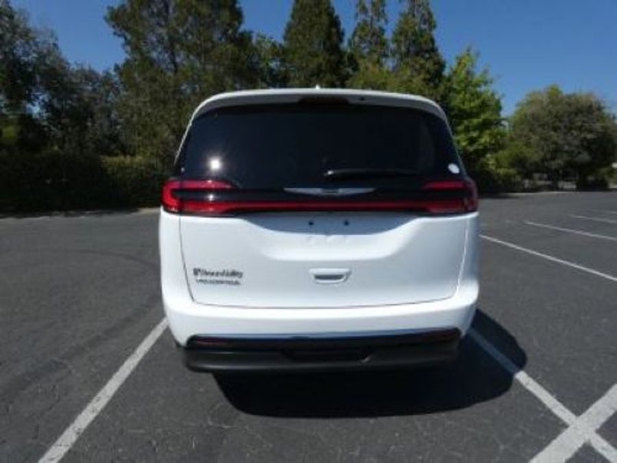 White Chrysler Pacifica image number 6