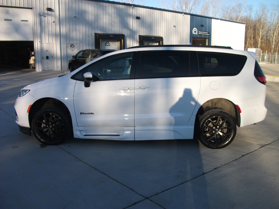 Used 2023 Chrysler Pacifica Touring L Sport - BraunAbility Side Entry Entry In Floor Automatic Ramp