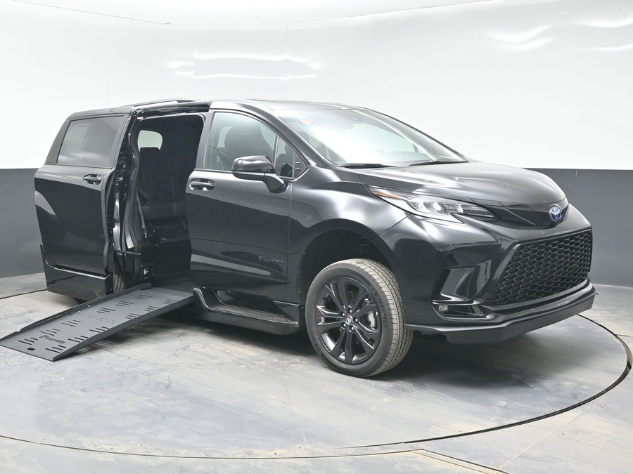 Black Toyota Sienna image number 11