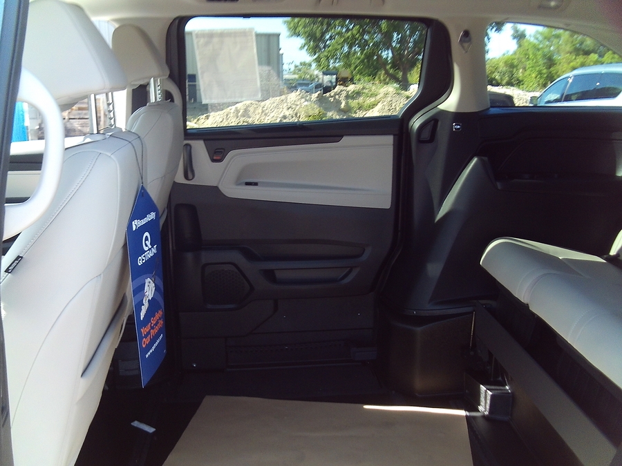 Grey Honda Odyssey image number 18