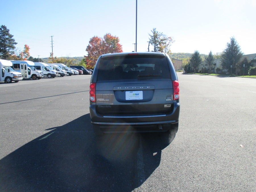 Grey Dodge Grand Caravan image number 4