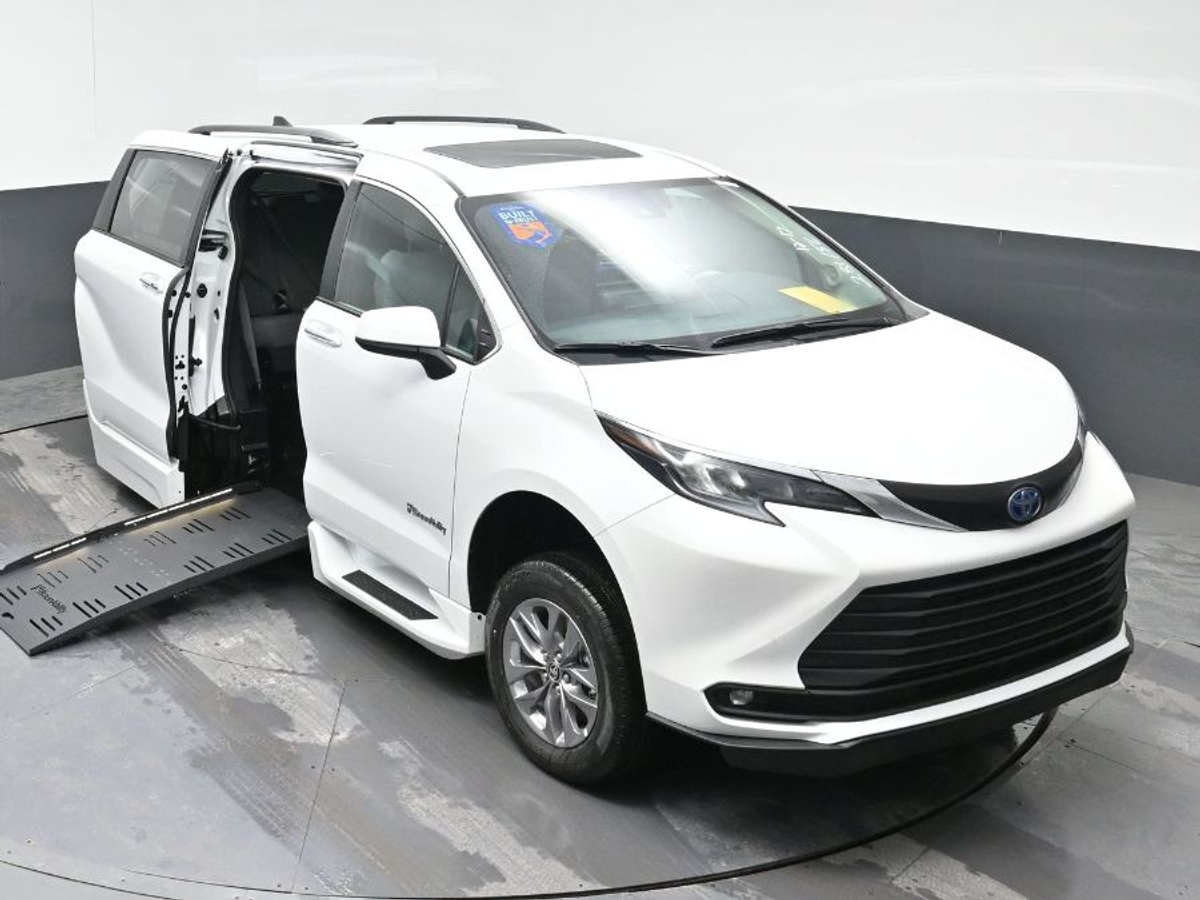 2025 TOYOTA SIENNA - Image 23