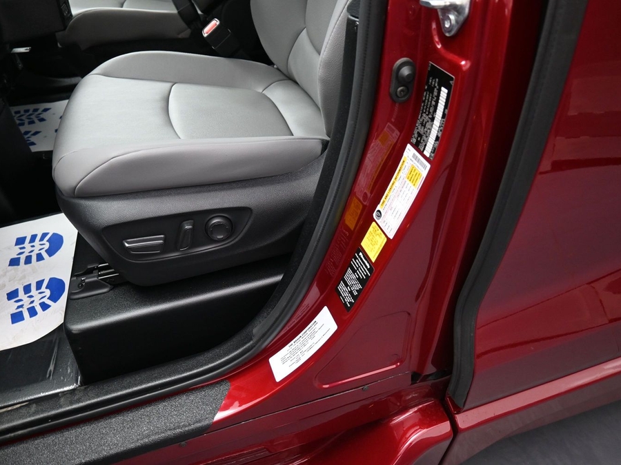New 2026 Toyota Sienna Hybrid XLE Add - BraunAbility Side Entry Entry In Floor Automatic Ramp