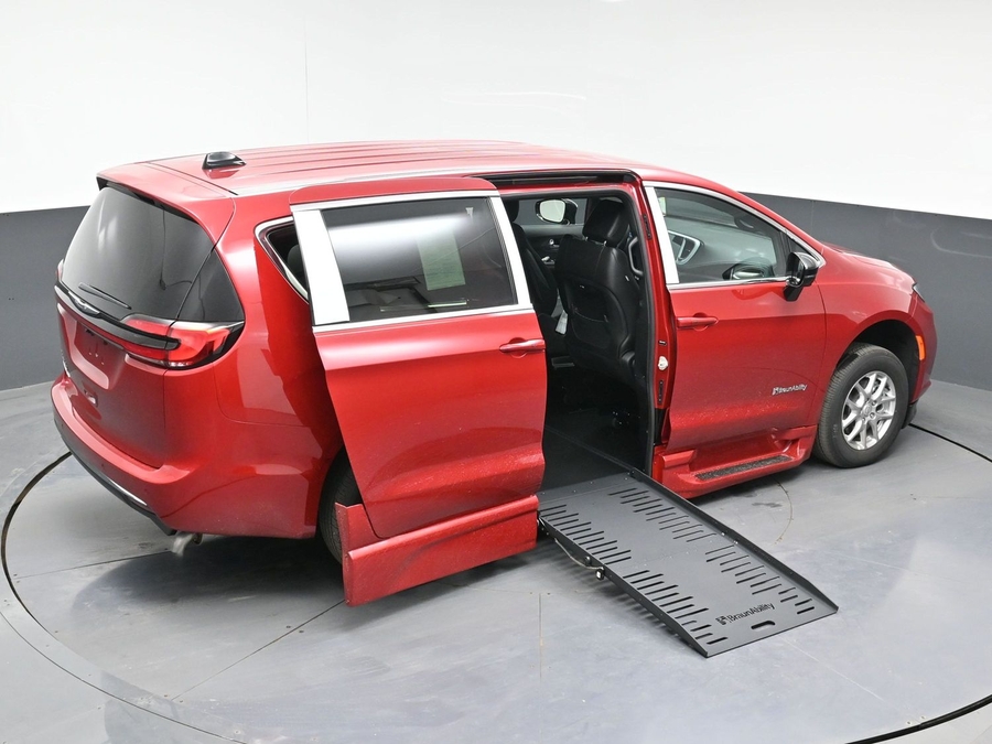 Red Chrysler Pacifica image number 22