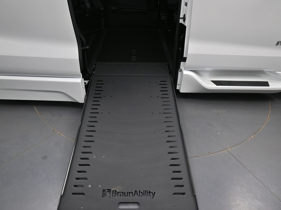 New 2026 Toyota Sienna Hybrid XLE Add - BraunAbility Side Entry Entry In Floor Automatic Ramp