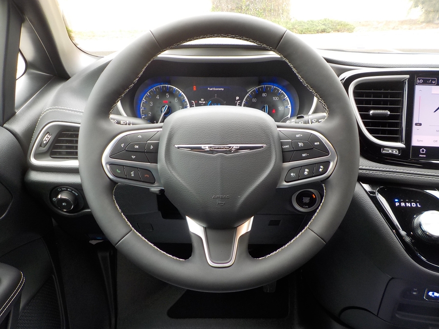 White Chrysler Pacifica image number 9