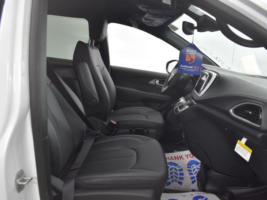 New 2025 Chrysler Pacifica Select Safety - BraunAbility Side Entry Entry Fold Out Automatic Ramp