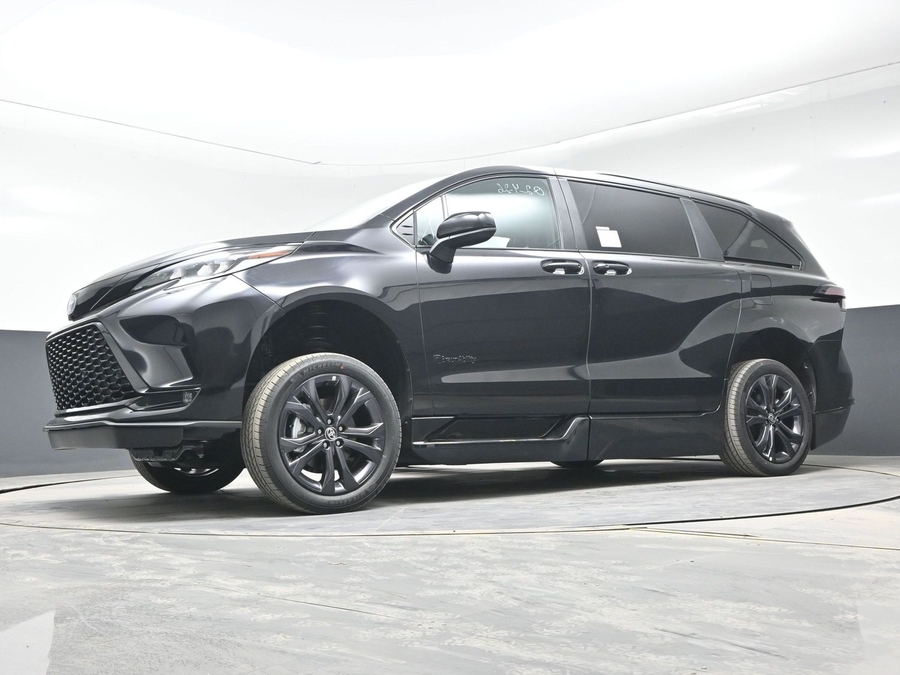 Black Toyota Sienna image number 23