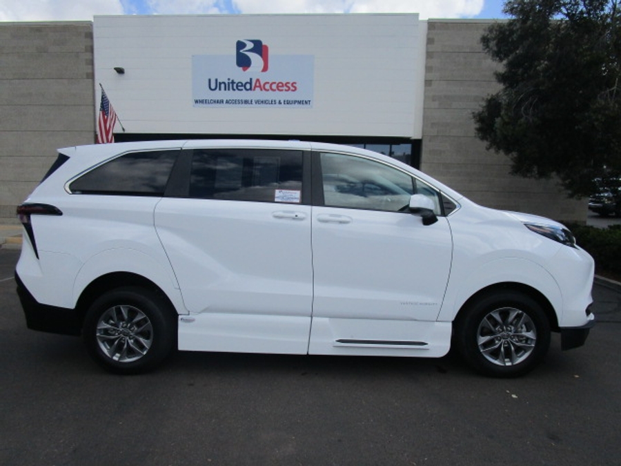 New 2025 Toyota Sienna Hybrid LE AWD w MID ROW - Vantage Mobility Commercial Side Entry Entry In Floor Manual Ramp