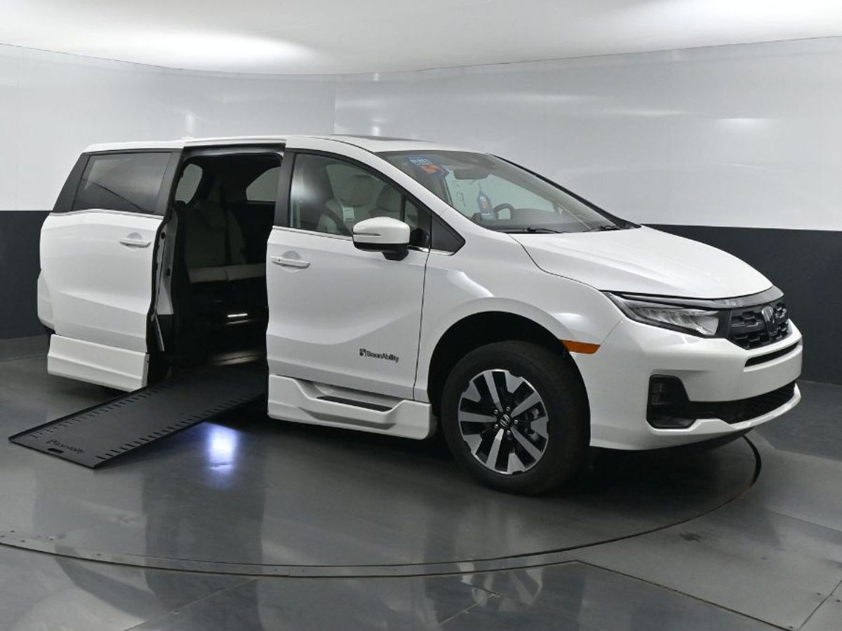 White Honda Odyssey with Side Entry Automatic In Floor ramp