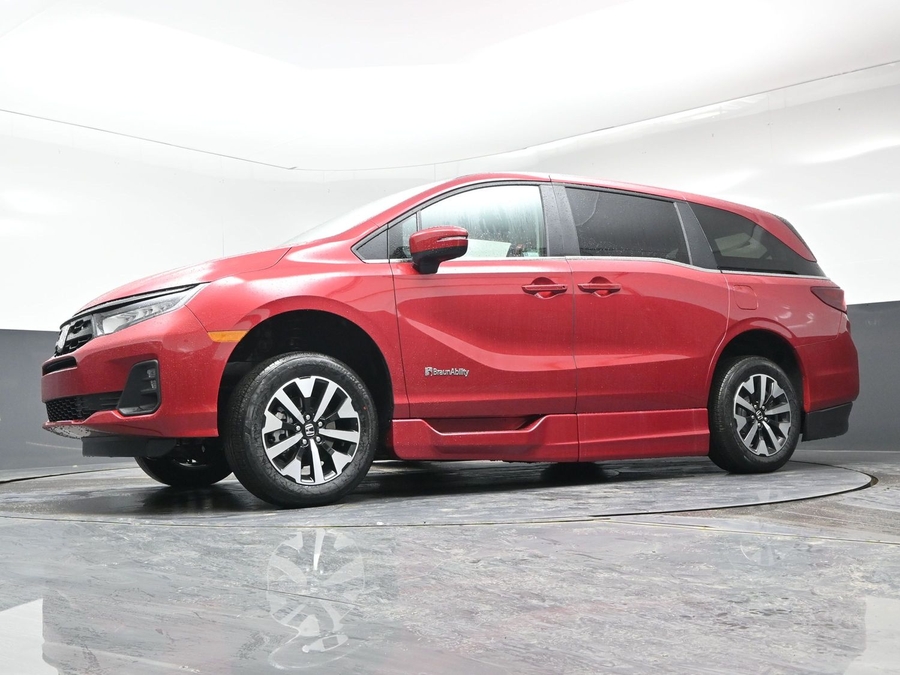 Red Honda Odyssey image number 17