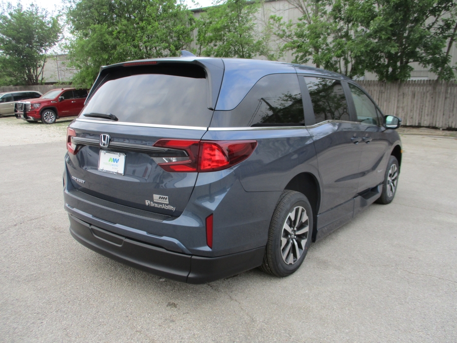 Blue Honda Odyssey image number 3
