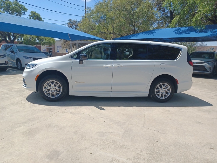 White Chrysler Pacifica image number 6