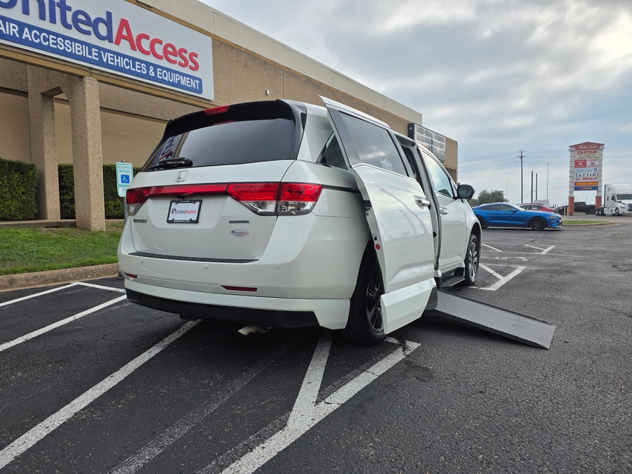 Used 2014 Honda Odyssey Touring - VMI Side Entry Entry In Floor Automatic Ramp