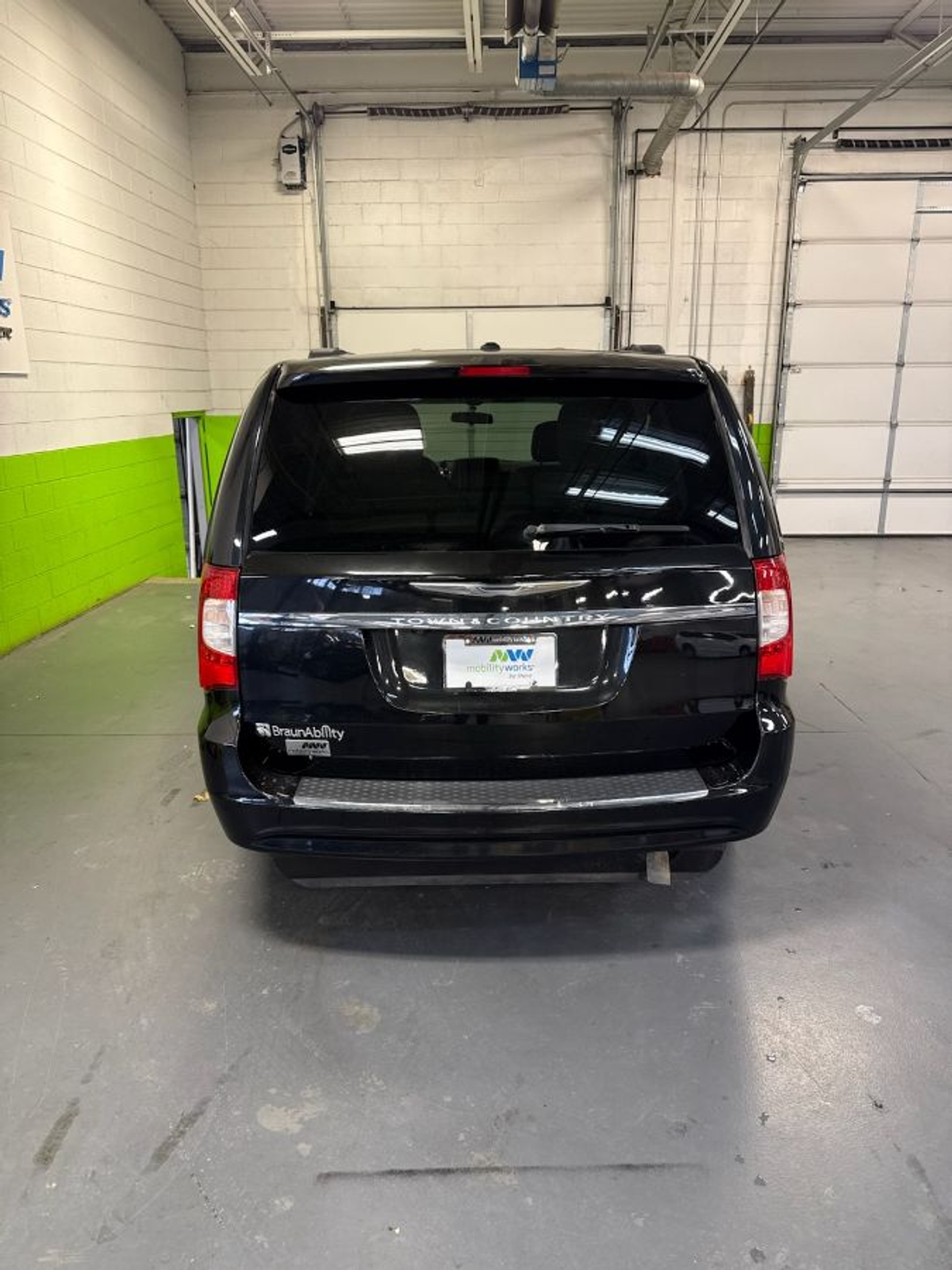 2011 CHRYSLER TOWN AND COUNTRY - Image 6