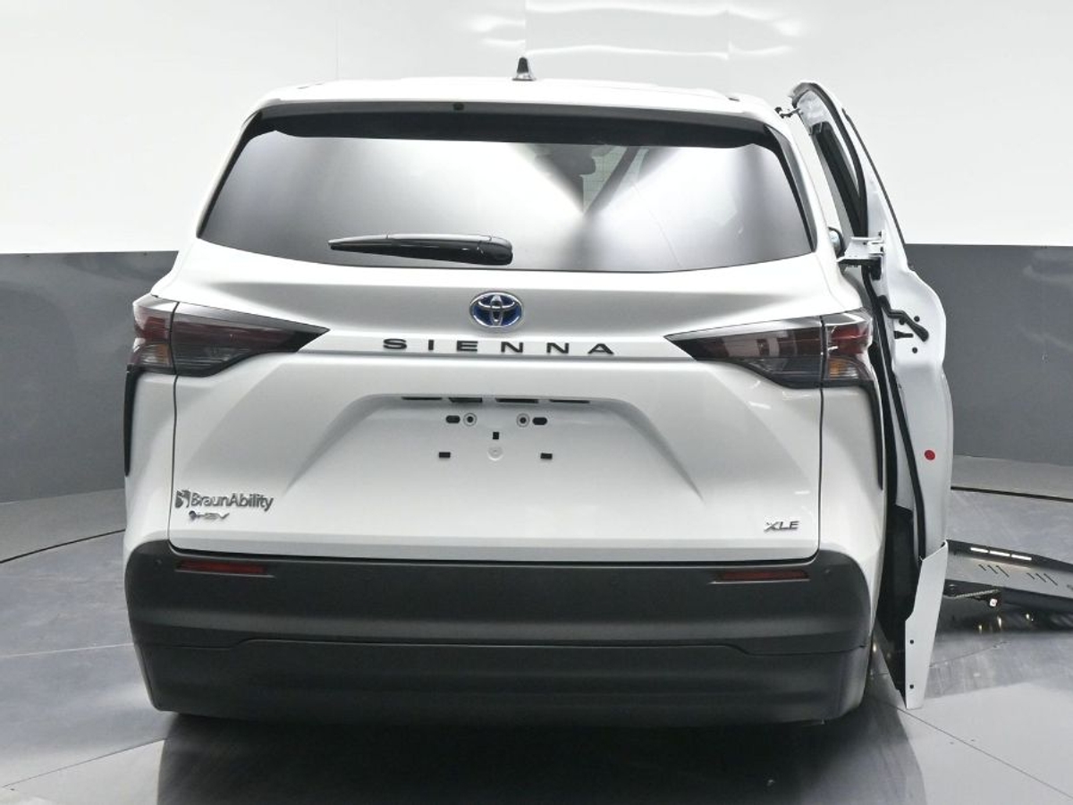 2025 TOYOTA SIENNA - Image 6