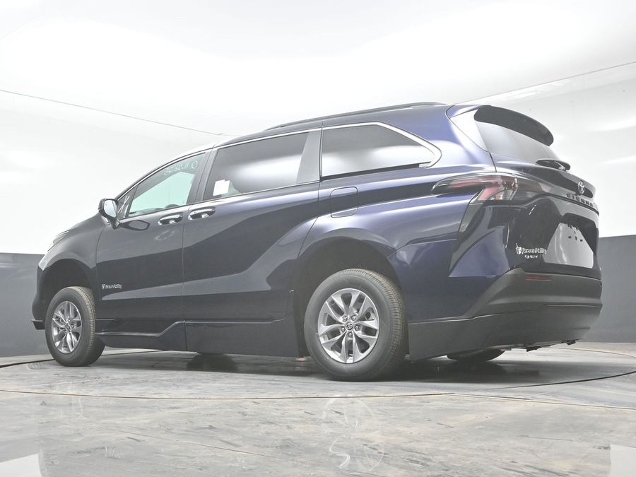 New 2025 Toyota Sienna Hybrid XLE Plus - BraunAbility Side Entry Entry Fold Out Automatic Ramp