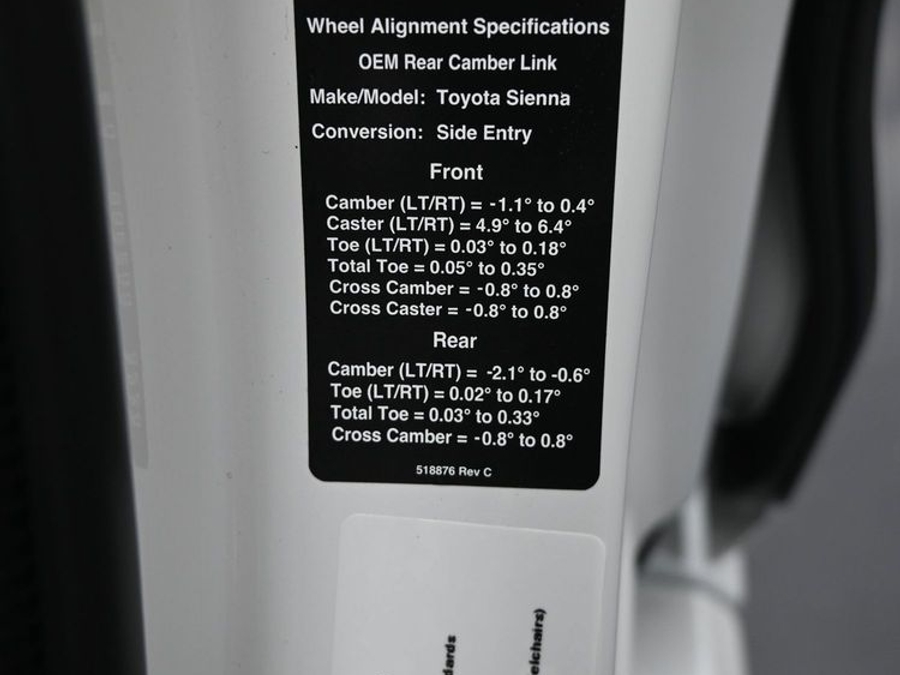 New 2026 Toyota Sienna Hybrid XLE Base - BraunAbility Side Entry Fold Out Automatic Ramp