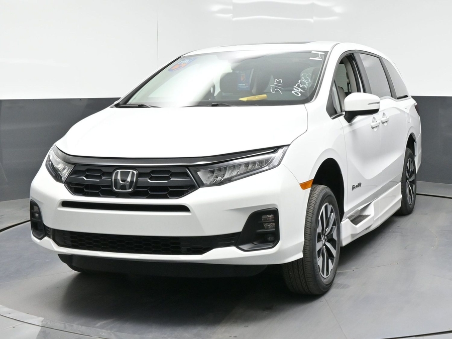 White Honda Odyssey image number 6