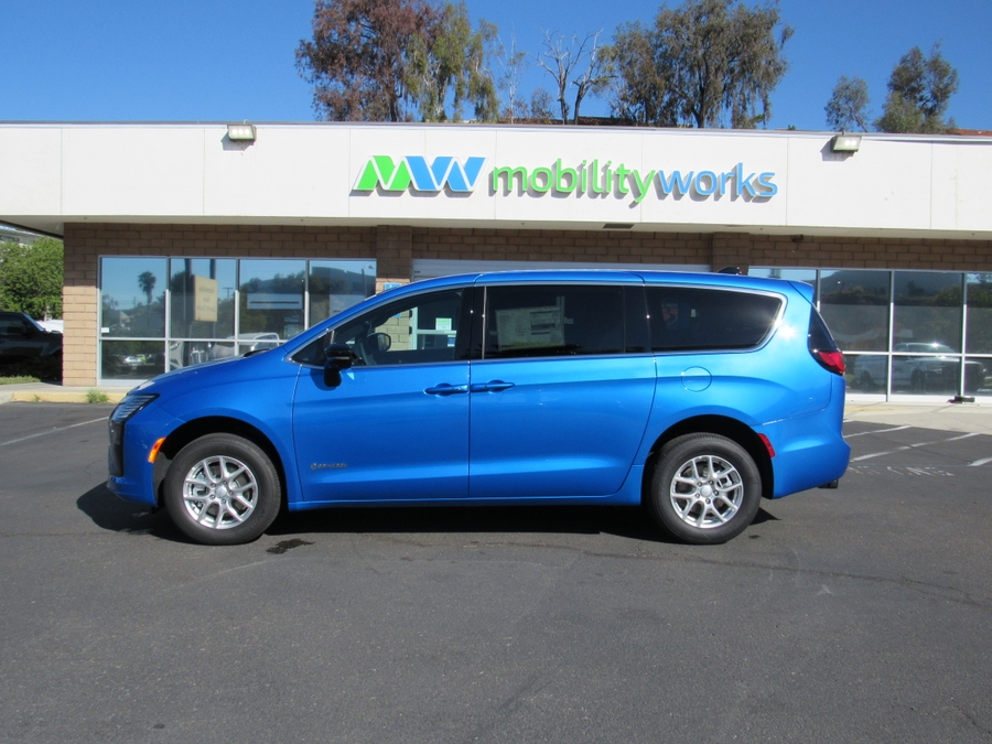 2027 Chrysler Pacifica Select - Photo 9