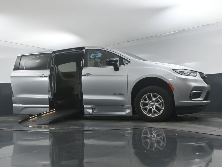 Used 2024 Chrysler Pacifica Touring L - BraunAbility Side Entry Entry Fold Out Automatic Ramp