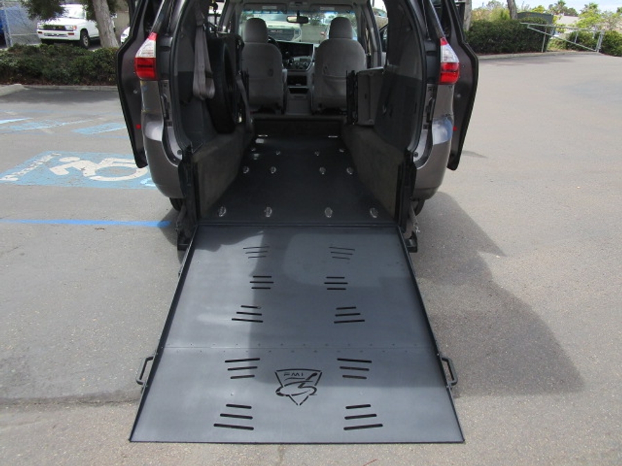 Used 2015 Toyota Sienna LE - FRE Rear Entry Entry Fold Out Manual Ramp