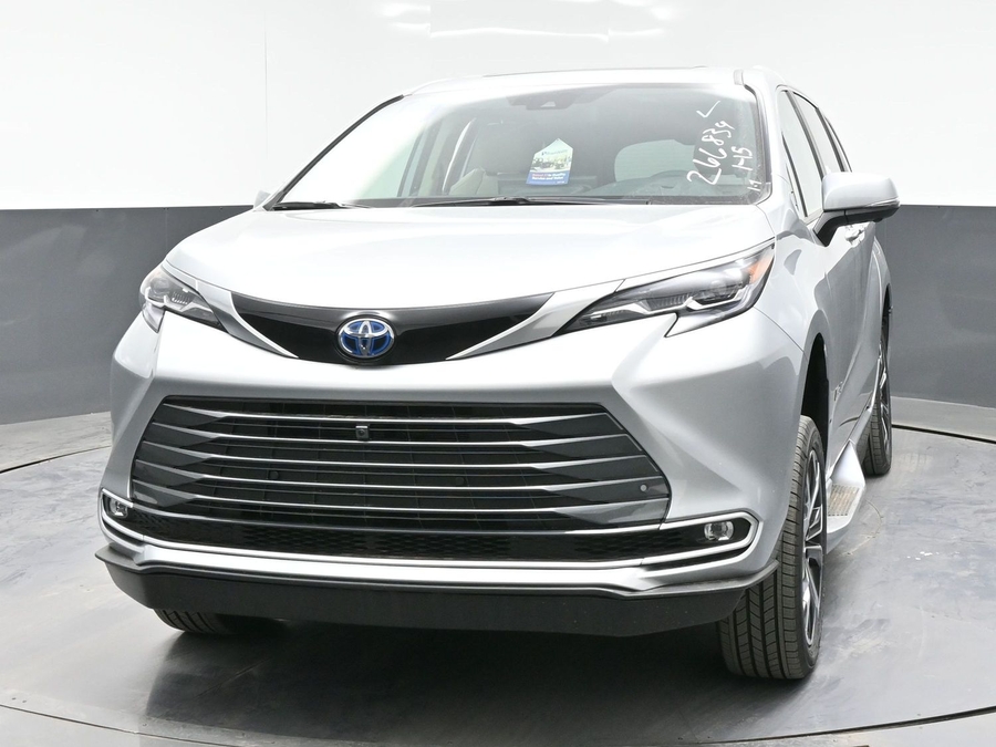 New 2025 Toyota Sienna Hybrid Platinum - BraunAbility Side Entry Entry In Floor Automatic Ramp