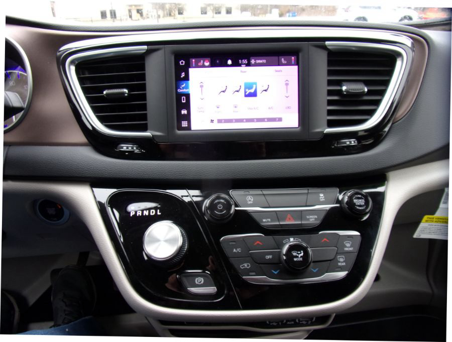 Silver Chrysler Voyager image number 10