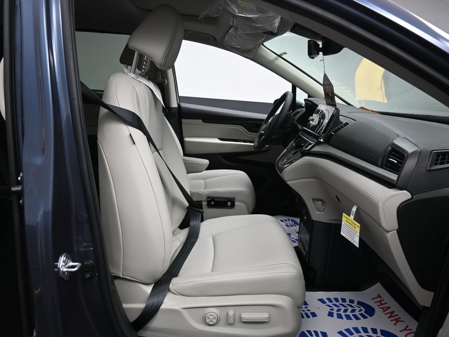 Blue Honda Odyssey image number 8
